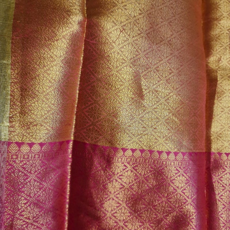 Intricately woven Gold Organza Saree with Magenta Brocade Border – Elegant Drape
